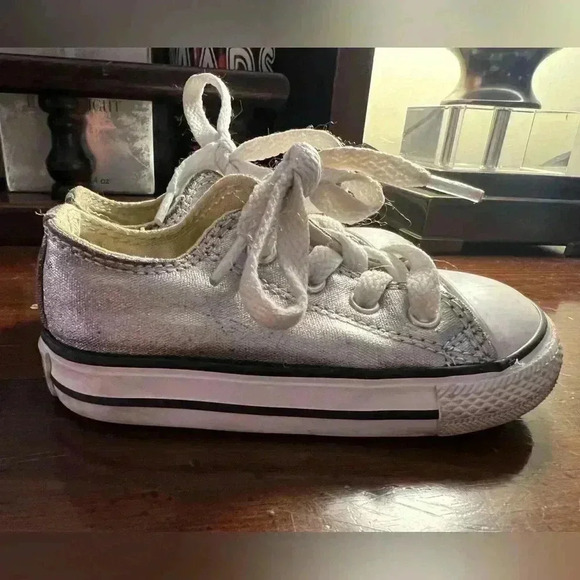 Converse Other - Little Girls Size 6 Converse